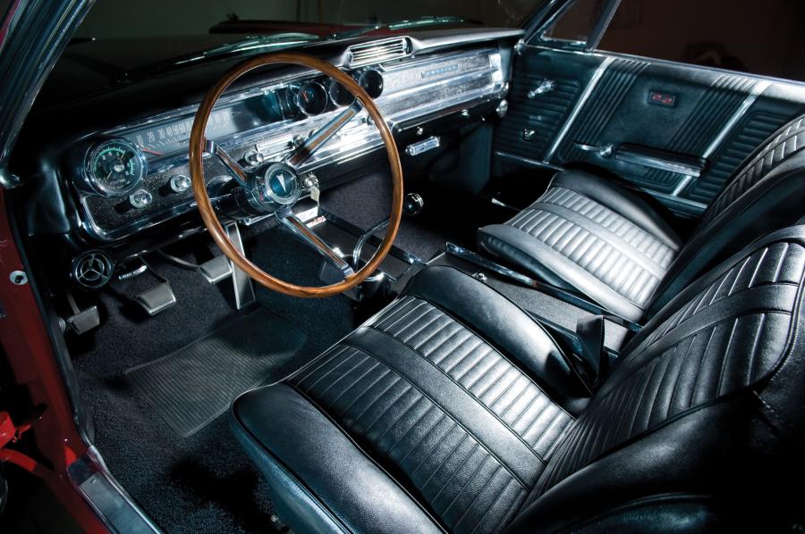  Pontiac 2+2 Sport Coupe 1965 года  (фото 13 из 16)